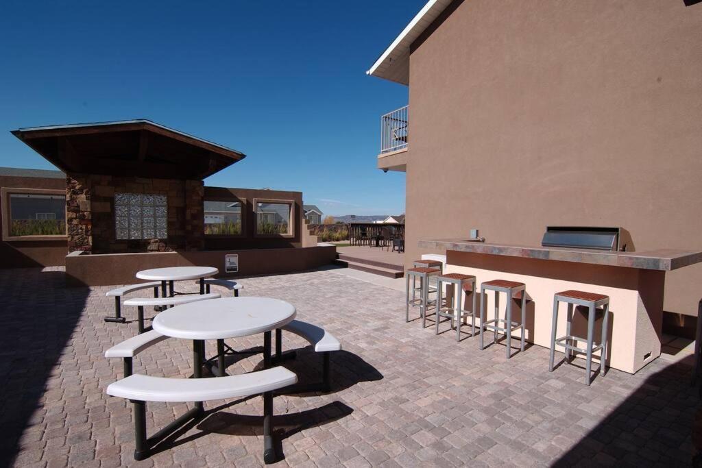 Tacit Shadow Resort Shangri-La King Suite, Gym, Coffee Bar, Hot-Tub, Free Laundry, Food Available Parowan Esterno foto