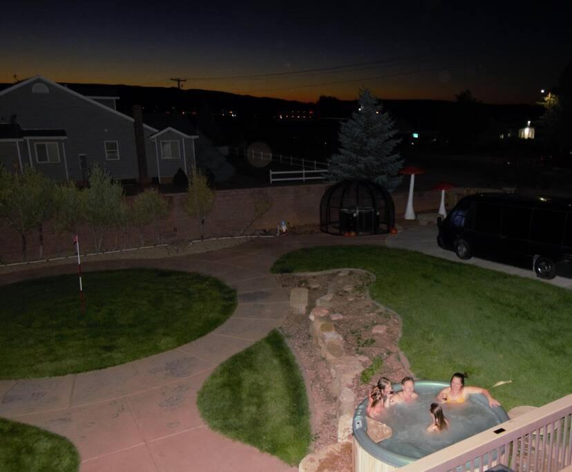 Tacit Shadow Resort Shangri-La King Suite, Gym, Coffee Bar, Hot-Tub, Free Laundry, Food Available Parowan Esterno foto