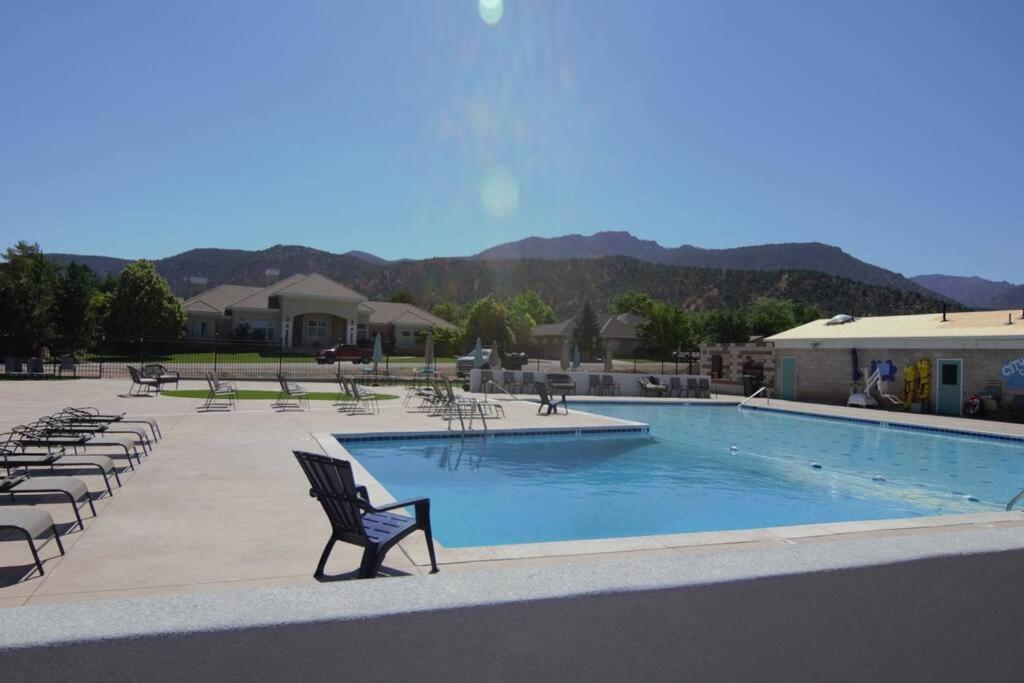 Tacit Shadow Resort Shangri-La King Suite, Gym, Coffee Bar, Hot-Tub, Free Laundry, Food Available Parowan Esterno foto