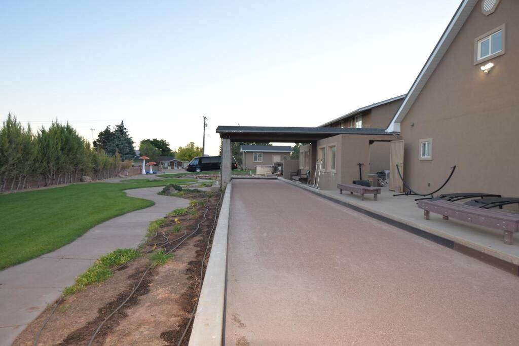 Tacit Shadow Resort Shangri-La King Suite, Gym, Coffee Bar, Hot-Tub, Free Laundry, Food Available Parowan Esterno foto